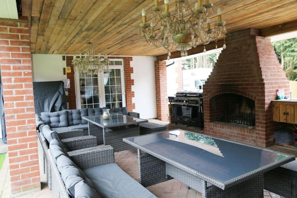Hen & Stag Retreat Weekend Stay Sleeps 10 To 30 ثتفورد المظهر الخارجي الصورة