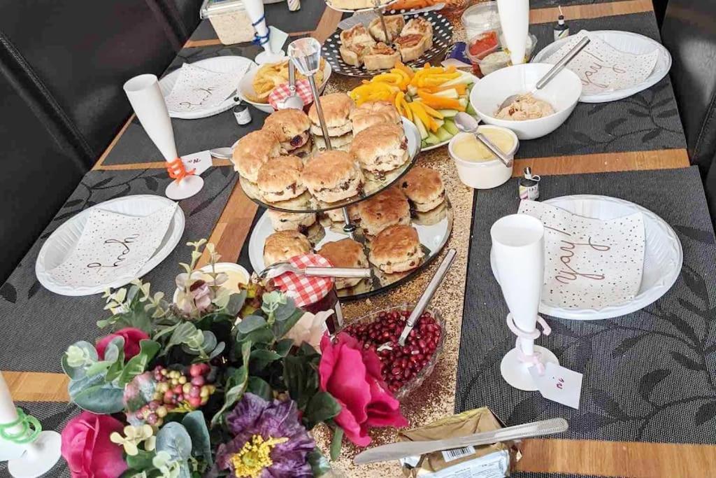 Hen & Stag Retreat Weekend Stay Sleeps 10 To 30 ثتفورد المظهر الخارجي الصورة