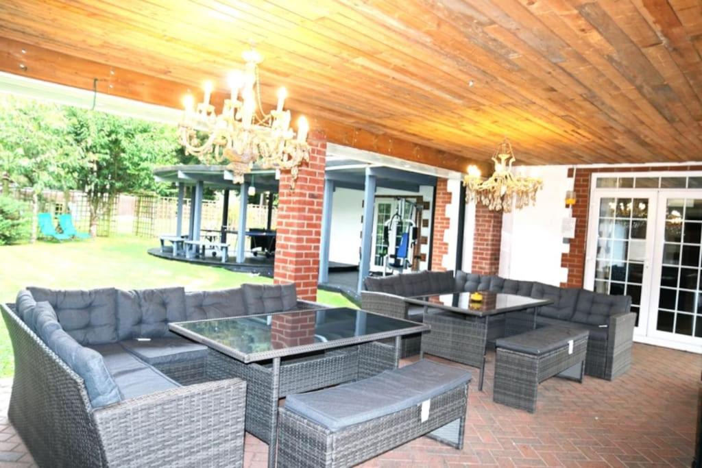 Hen & Stag Retreat Weekend Stay Sleeps 10 To 30 ثتفورد المظهر الخارجي الصورة