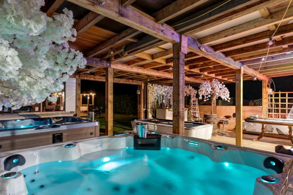 Hen & Stag Retreat Weekend Stay Sleeps 10 To 30 ثتفورد المظهر الخارجي الصورة